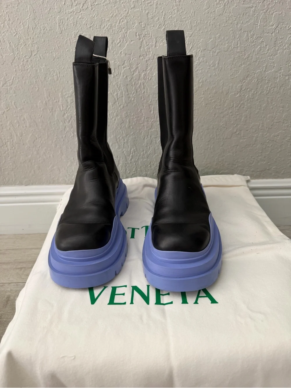Women 39 Bottega Veneta Black Leather the tire chelsea Boots with Lavender sole